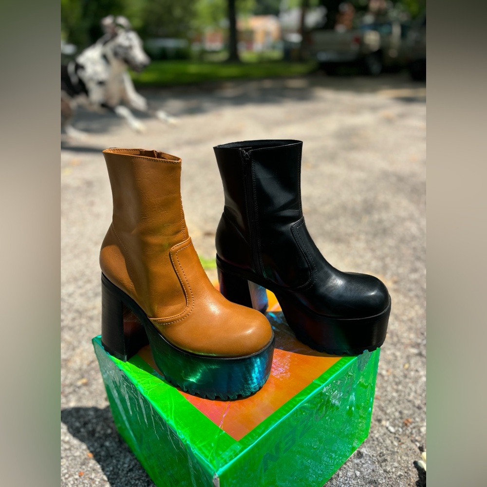 Current Mood Brand Womens Mismatched Black & Brown Platform Boots W Chunky Heel